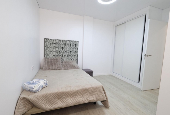 Resale - Apartment - Torrevieja - Acequion