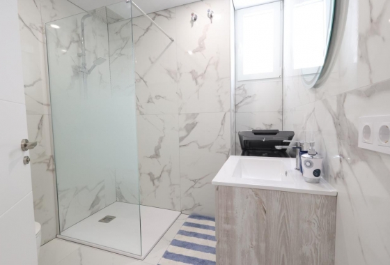 Resale - Apartment - Torrevieja - Acequion