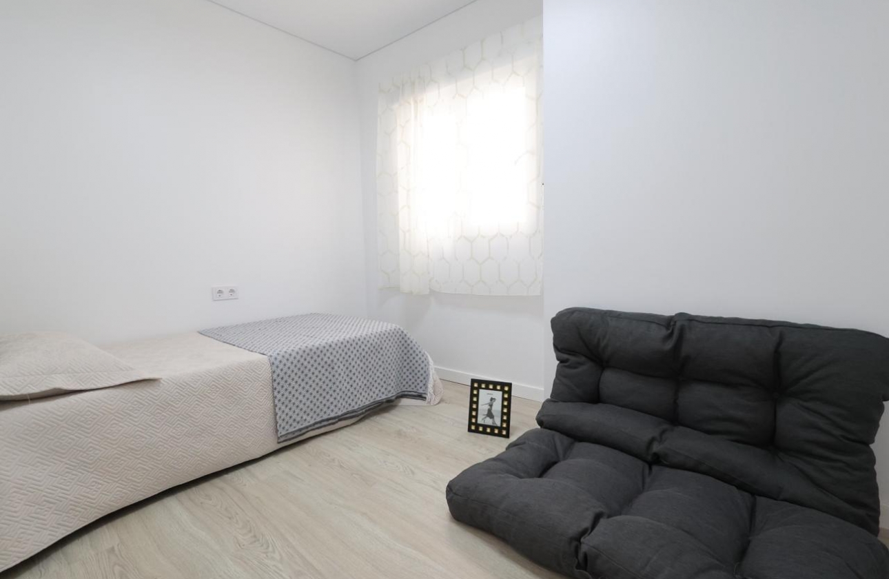 Resale - Apartment - Torrevieja - Acequion