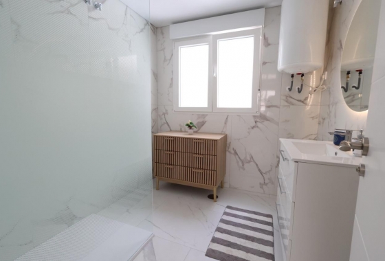 Resale - Apartment - Torrevieja - Acequion