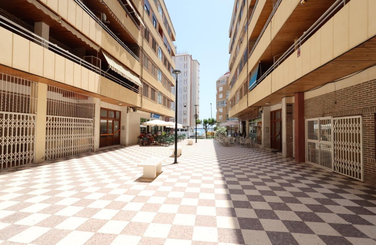 Resale - Apartment - Torrevieja - Acequion