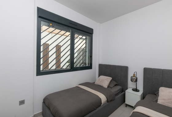 Resale - Villa - Orihuela Costa - Pau 26