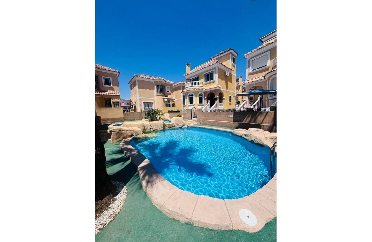 Rynek wtórny - Villa - Orihuela Costa - Villamartín
