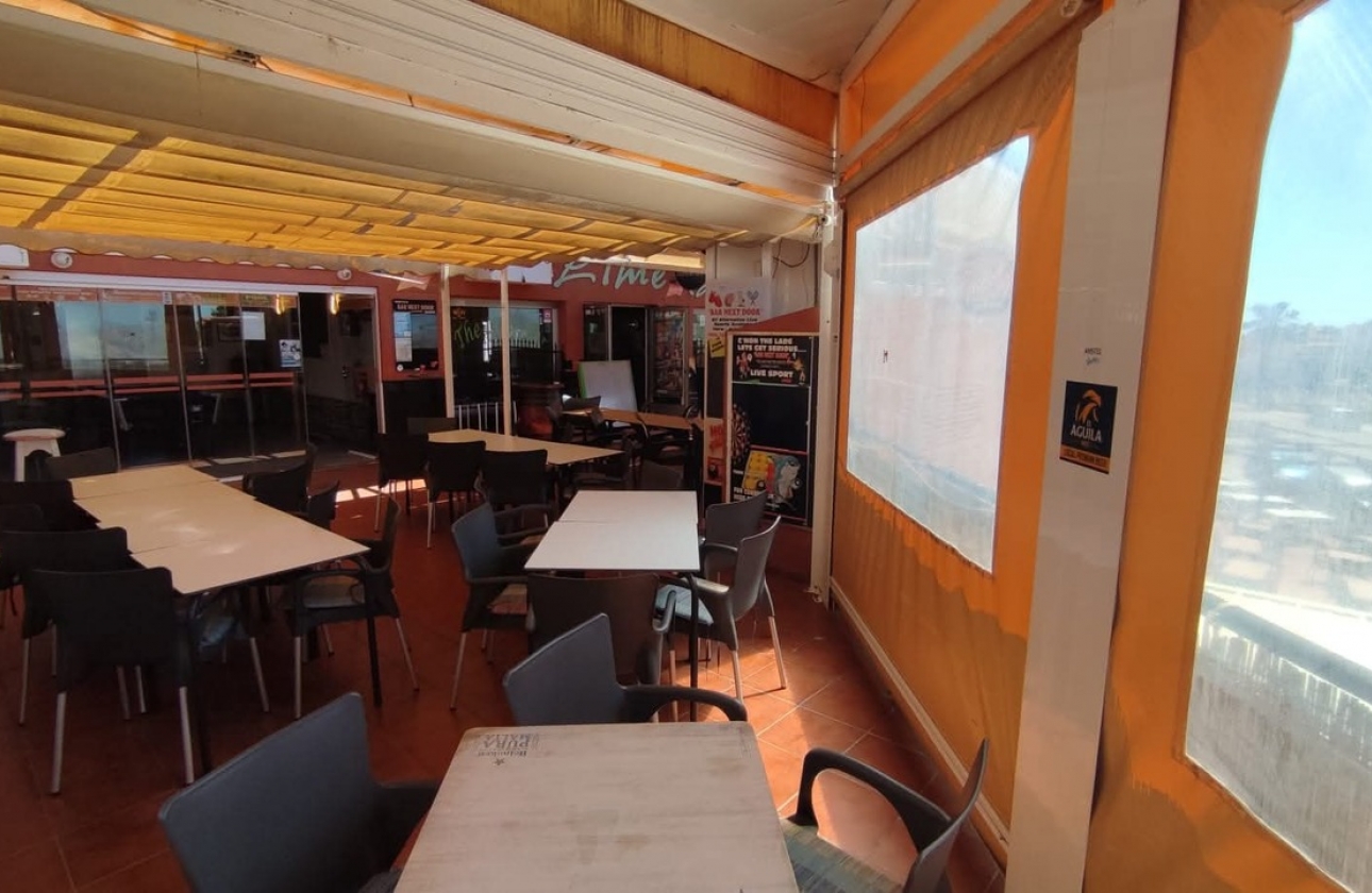 Rynek wtórny - Nieruchomość komercyjna - Torrevieja - Los Altos