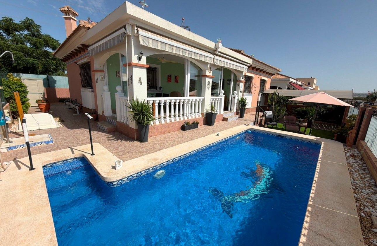 Rynek wtórny - Villa - Los Montesinos - La Herrada