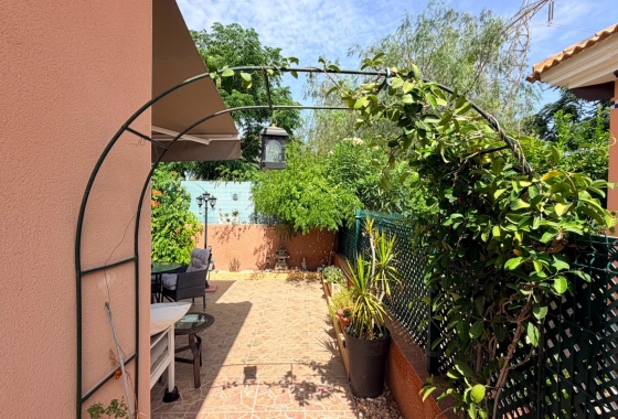 Rynek wtórny - Villa - Los Montesinos - La Herrada