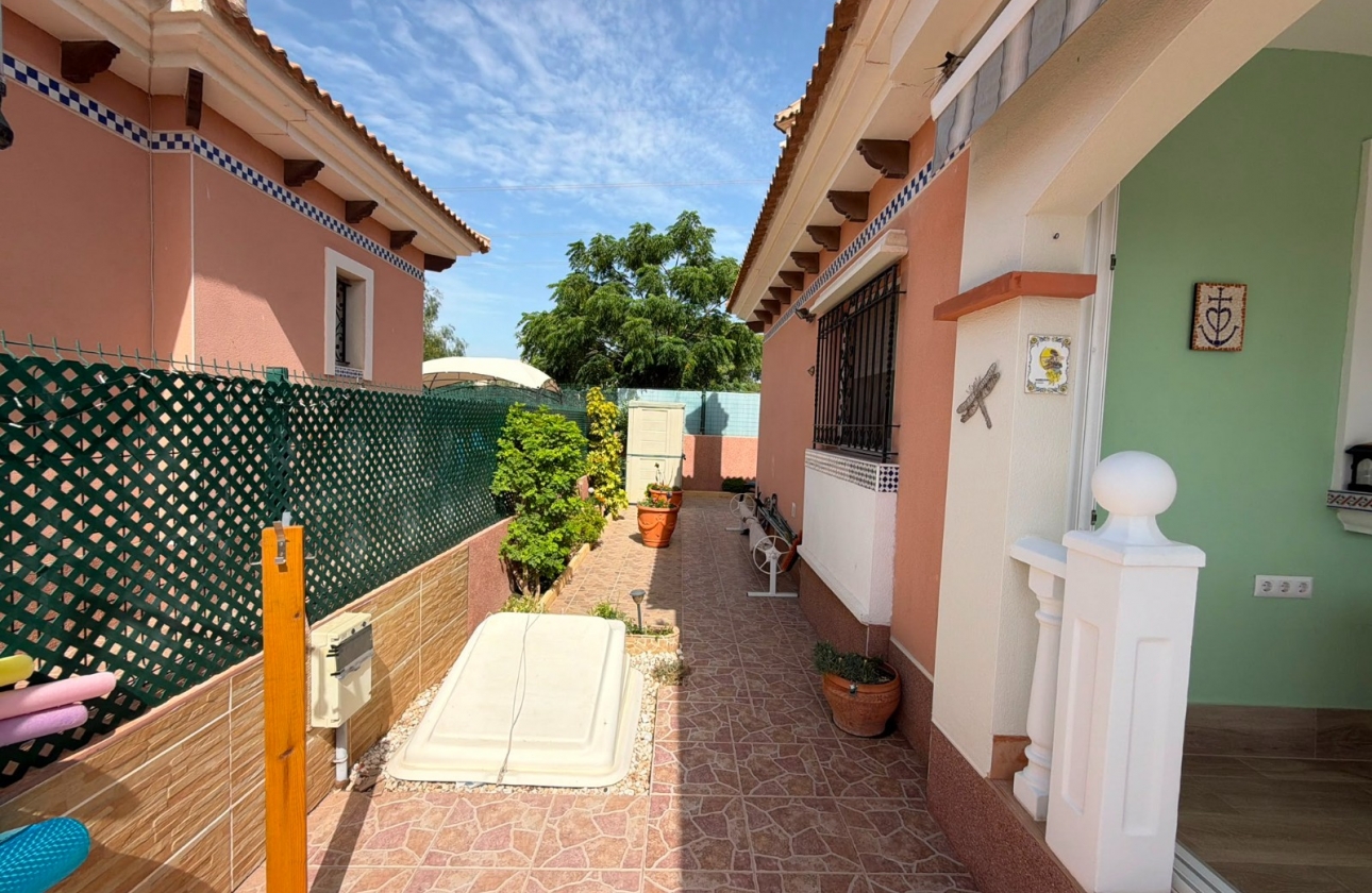 Rynek wtórny - Villa - Los Montesinos - La Herrada