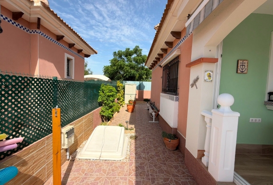 Rynek wtórny - Villa - Los Montesinos - La Herrada