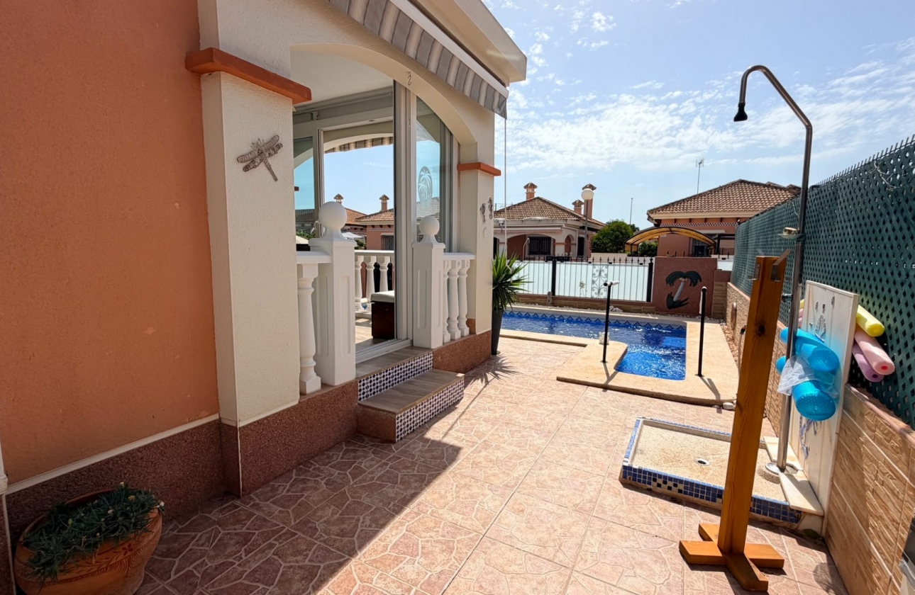 Rynek wtórny - Villa - Los Montesinos - La Herrada