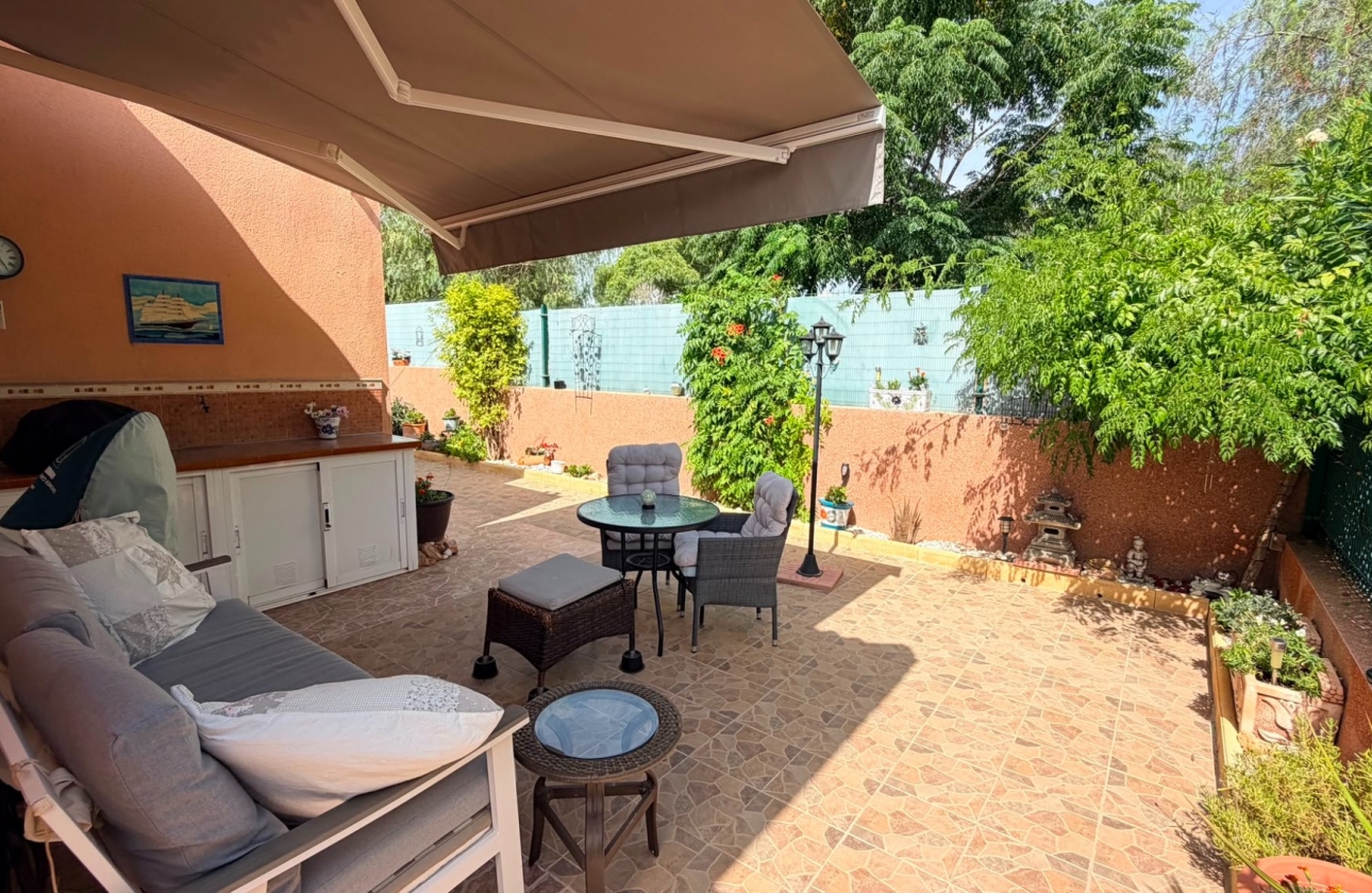 Rynek wtórny - Villa - Los Montesinos - La Herrada