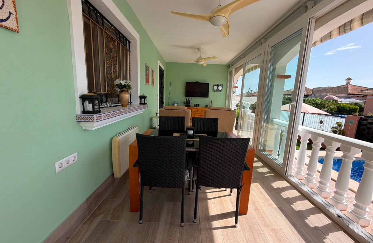 Rynek wtórny - Villa - Los Montesinos - La Herrada