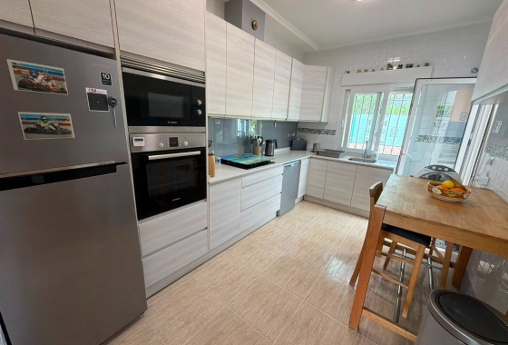 Rynek wtórny - Villa - Los Montesinos - La Herrada