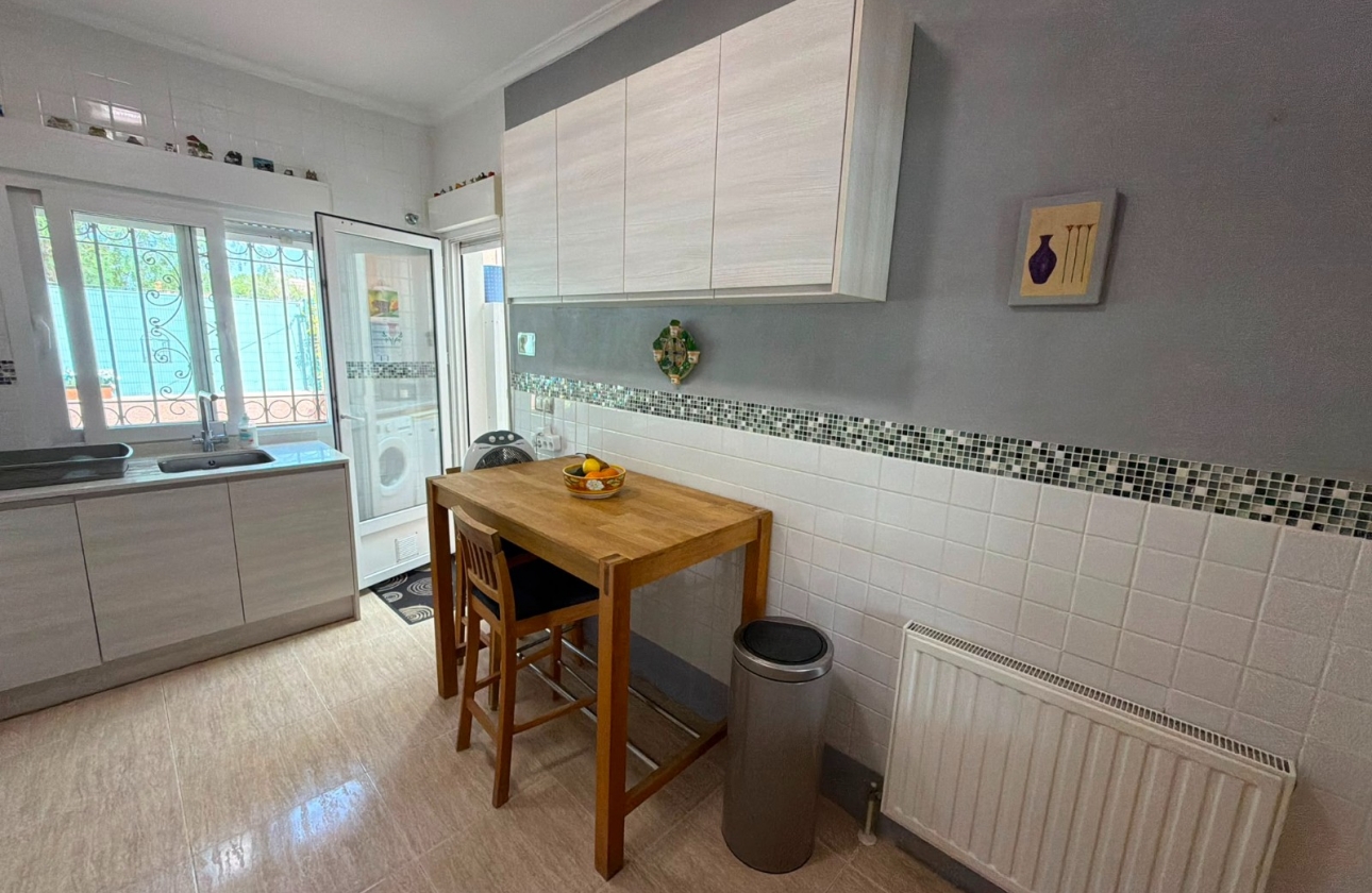 Rynek wtórny - Villa - Los Montesinos - La Herrada