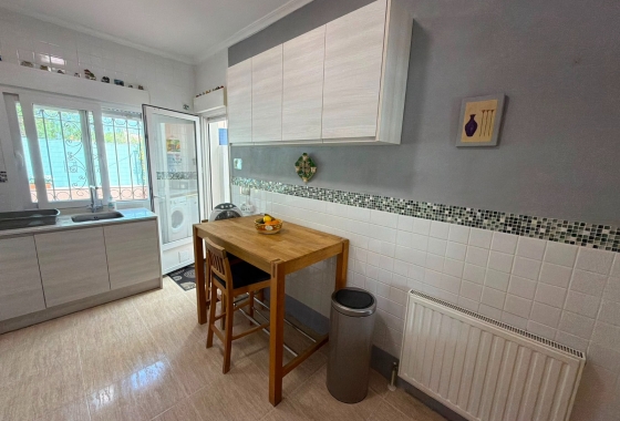Rynek wtórny - Villa - Los Montesinos - La Herrada