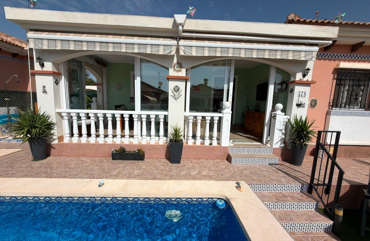 Rynek wtórny - Villa - Los Montesinos - La Herrada