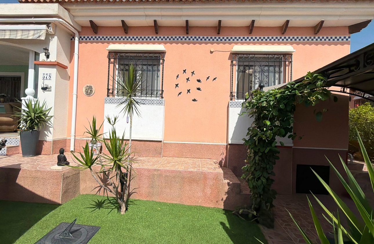 Rynek wtórny - Villa - Los Montesinos - La Herrada