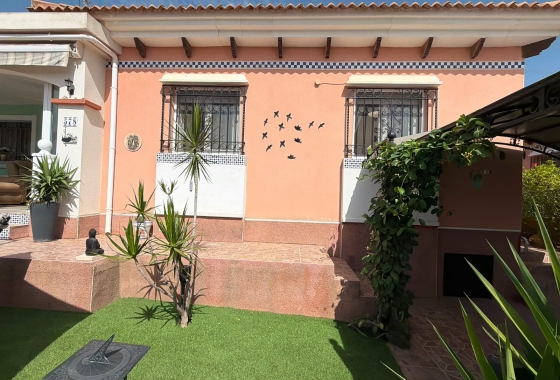Rynek wtórny - Villa - Los Montesinos - La Herrada