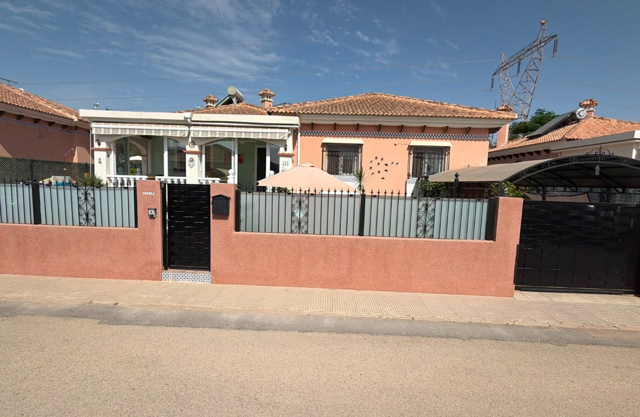 Rynek wtórny - Villa - Los Montesinos - La Herrada