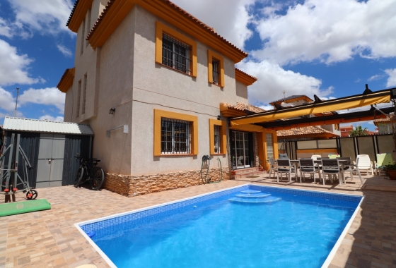 Reventa - Pareado - Los Montesinos - La Herrada