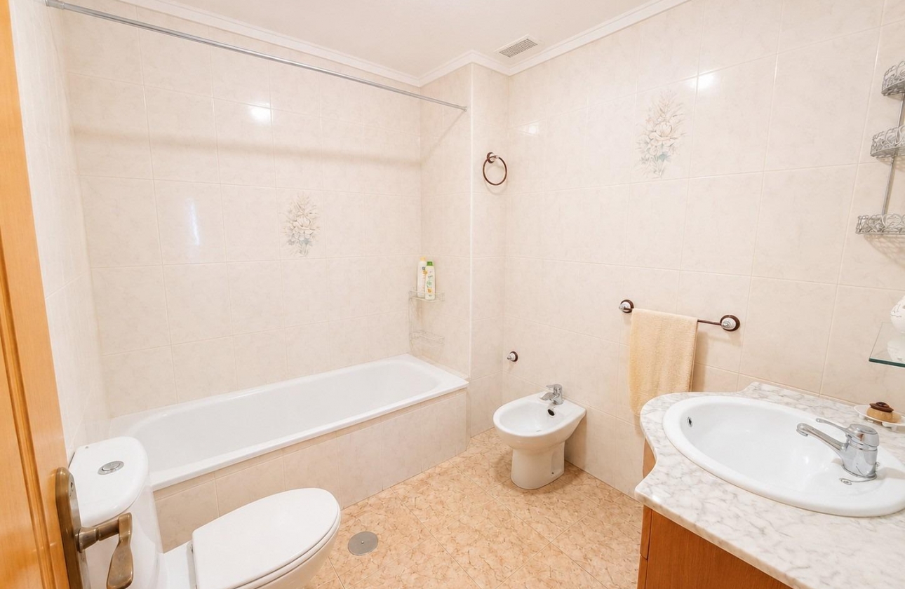 Resale - Apartment - Torrevieja - Estacion de autobuses