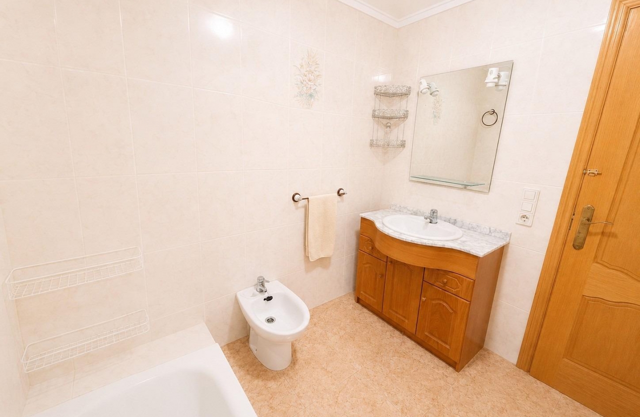 Resale - Apartment - Torrevieja - Estacion de autobuses