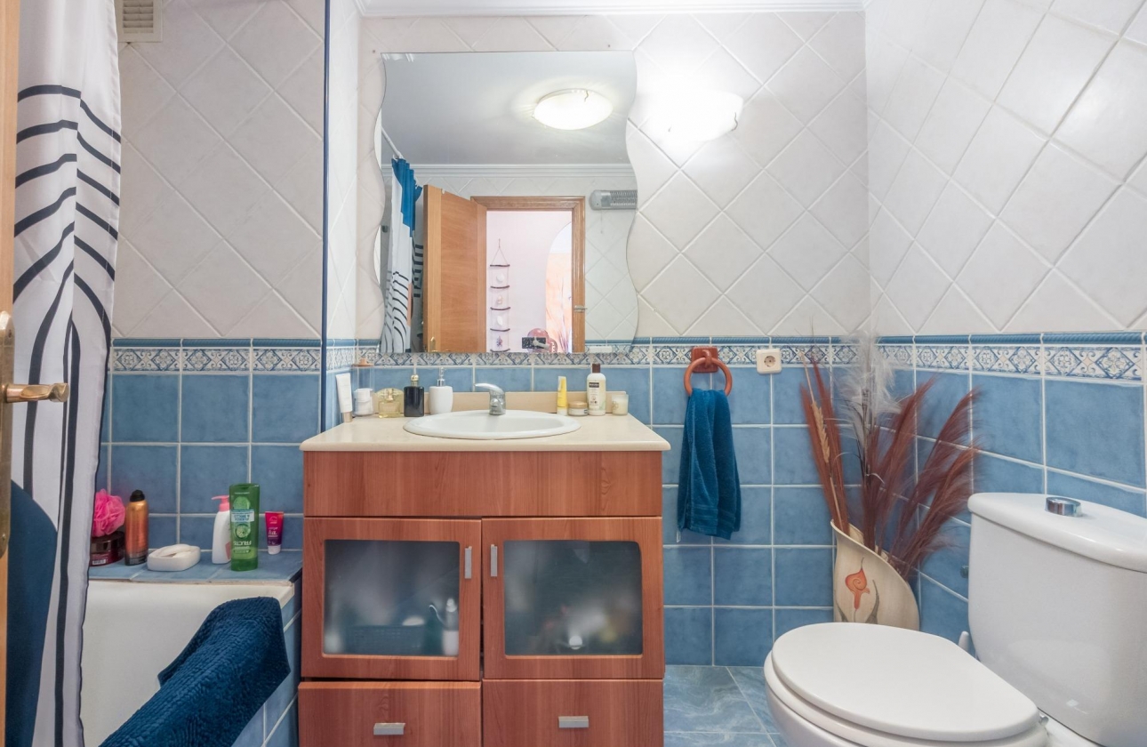 Resale - Apartment - Torrevieja - Acequion
