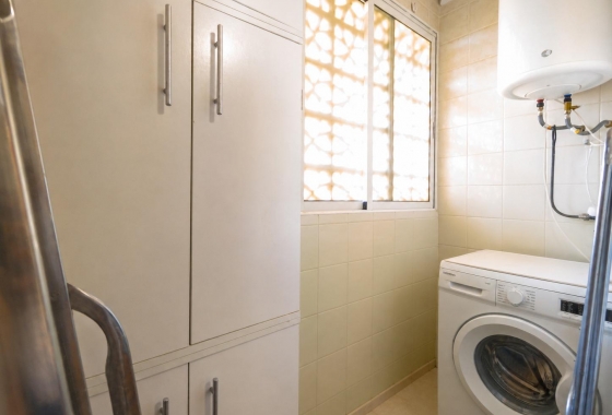 Resale - Apartment - Torrevieja - Acequion