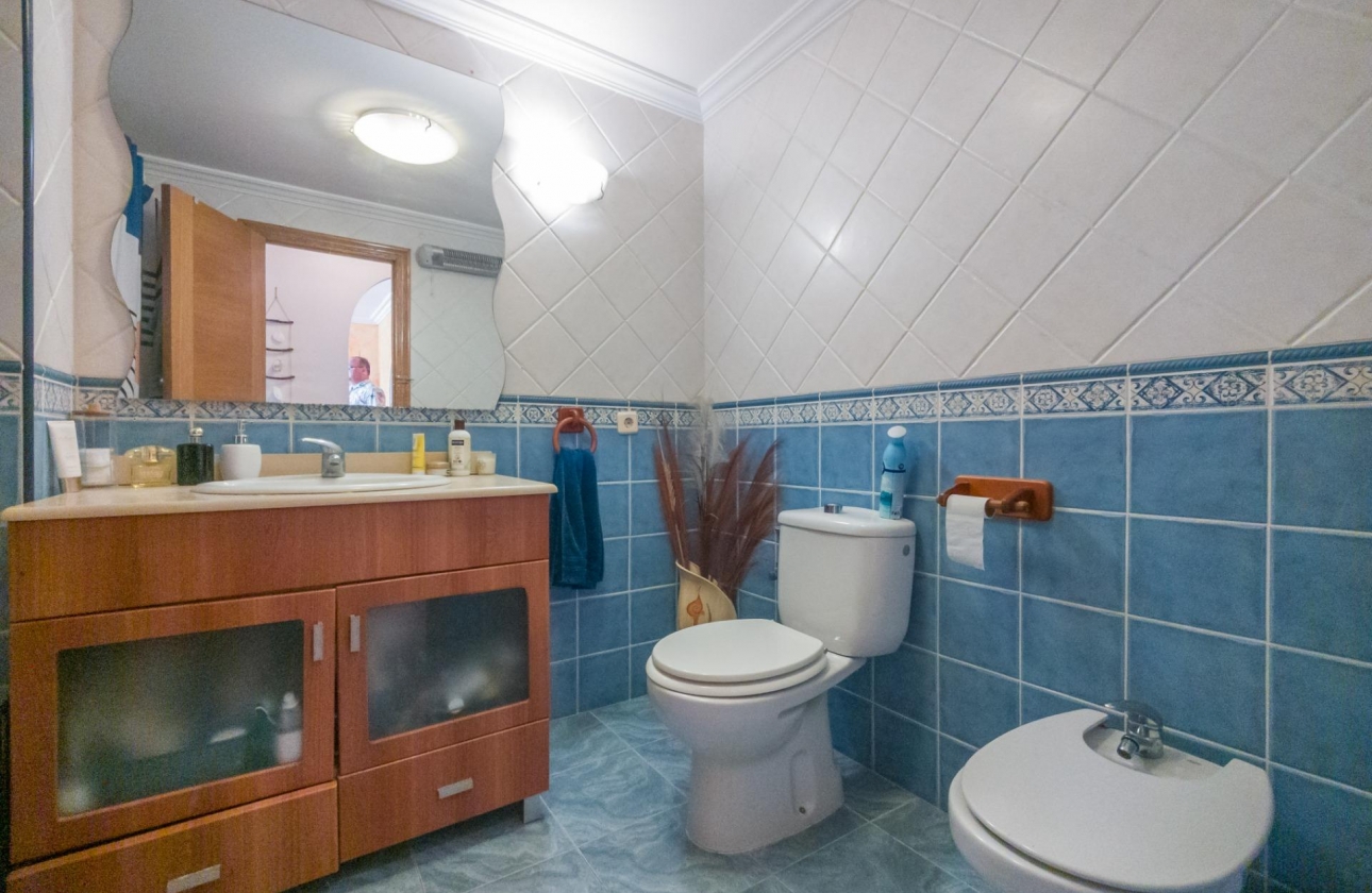 Resale - Apartment - Torrevieja - Acequion