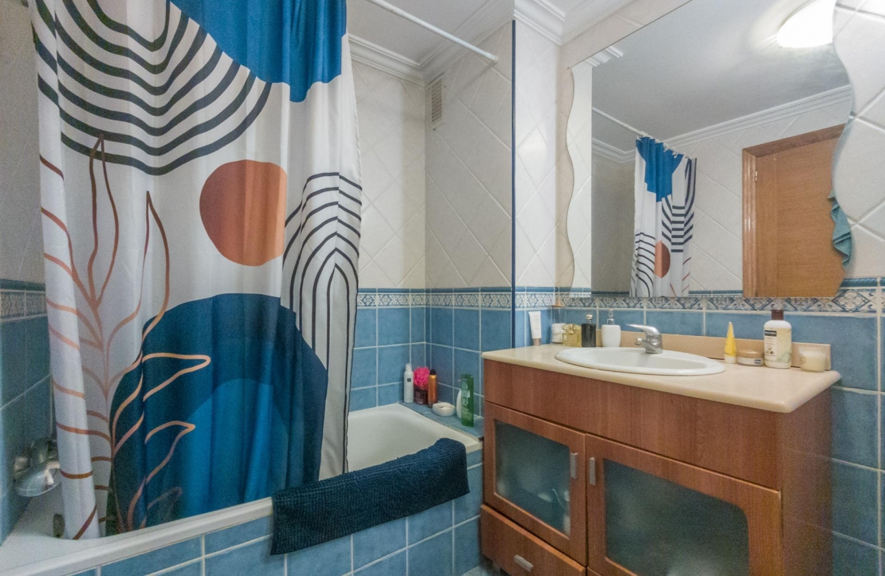 Resale - Apartment - Torrevieja - Acequion