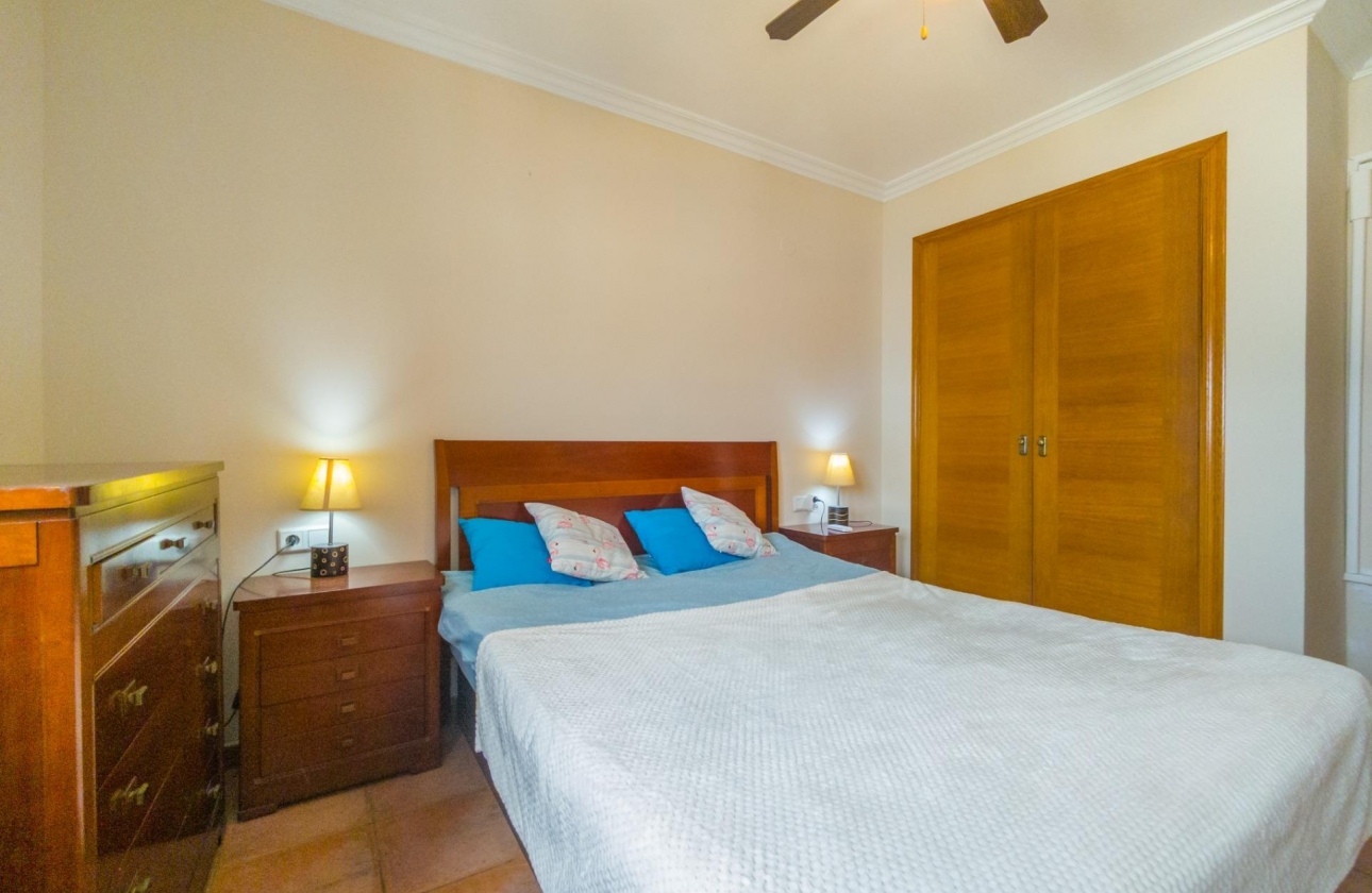 Resale - Apartment - Torrevieja - Acequion