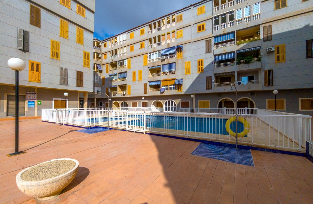 Resale - Apartment - Torrevieja - Acequion