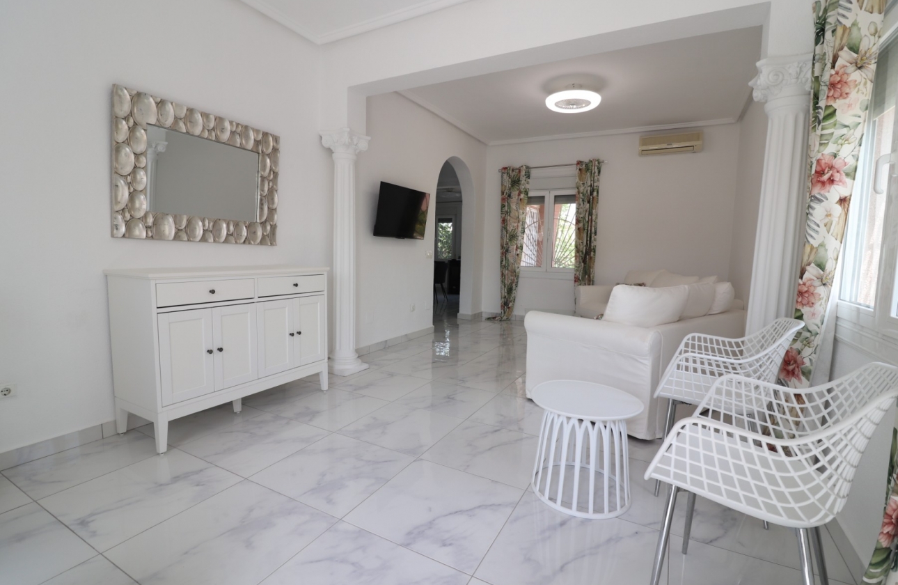 Reventa - Villa - Ciudad Quesada - La Fiesta