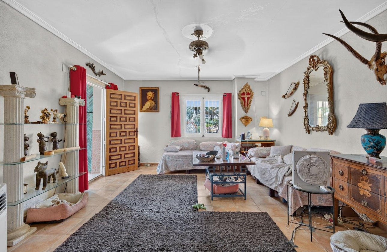 Reventa - Villa - Elche - Paraje La Hoya nº 3028 (Polígono 71 Parcela 25)