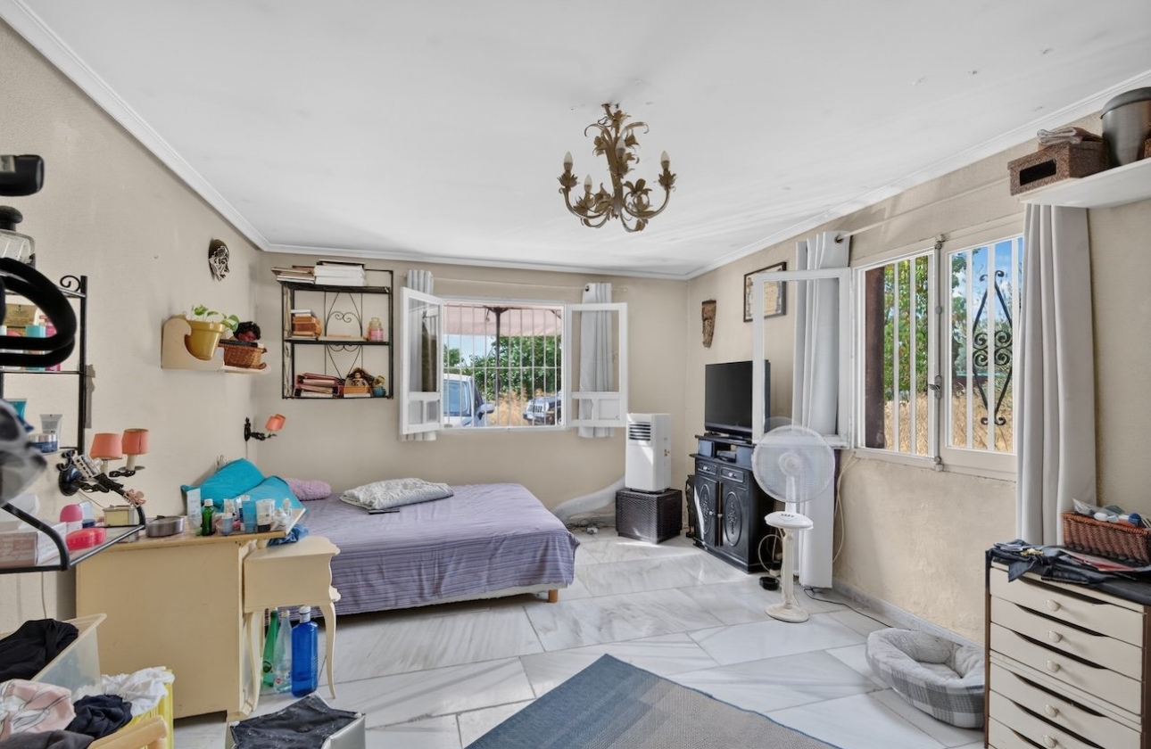Reventa - Villa - Elche - Paraje La Hoya nº 3028 (Polígono 71 Parcela 25)