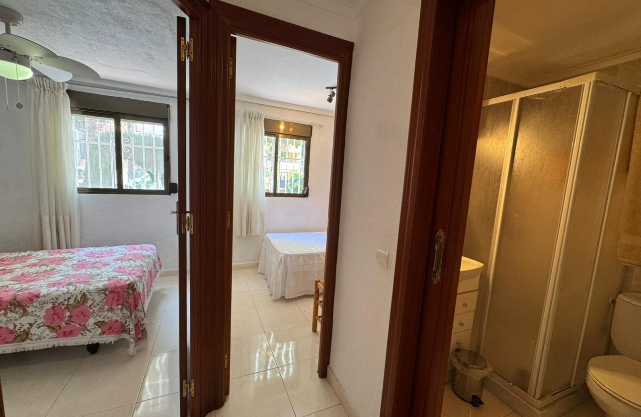 Reventa - Bungalow - Torrevieja - Playa De Los Naufragos