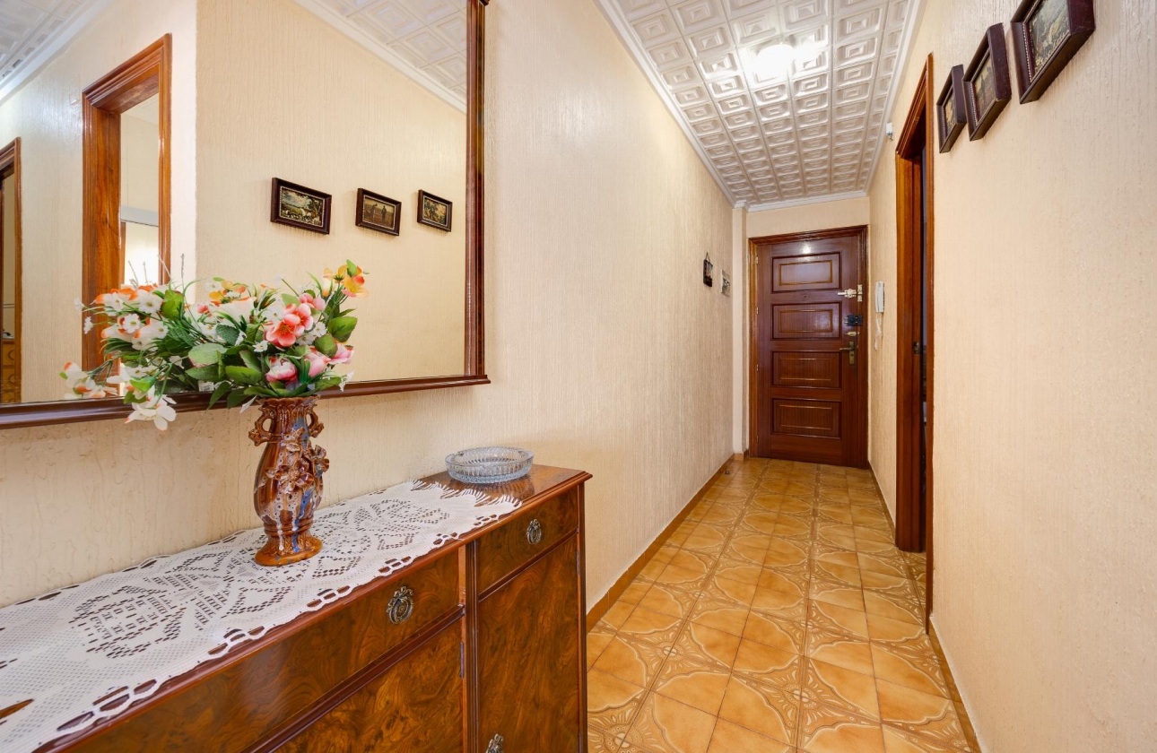 Resale - Apartment - Torrevieja - Acequion