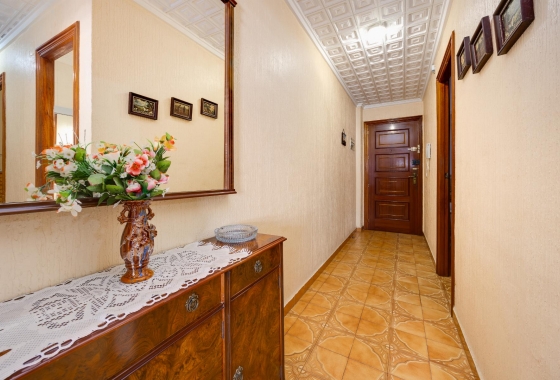 Resale - Apartment - Torrevieja - Acequion