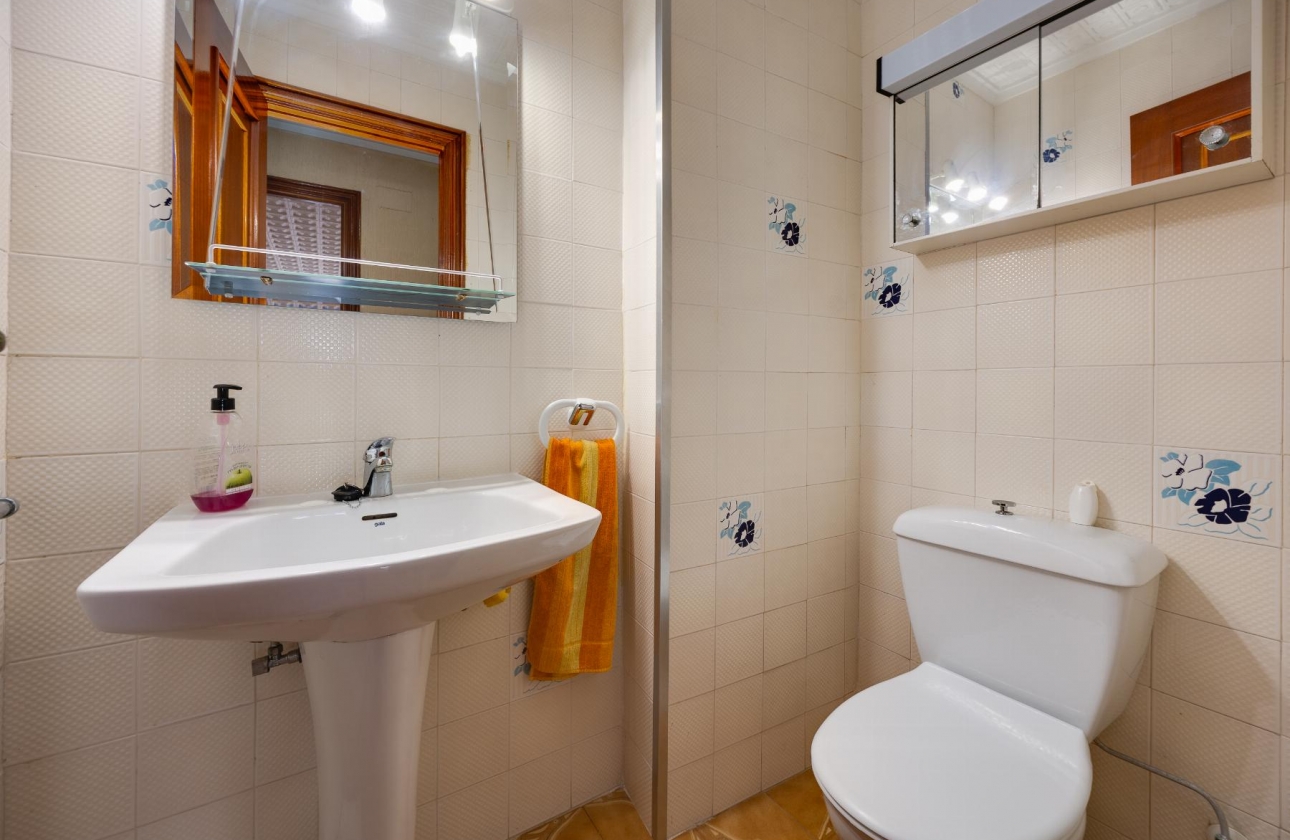 Resale - Apartment - Torrevieja - Acequion