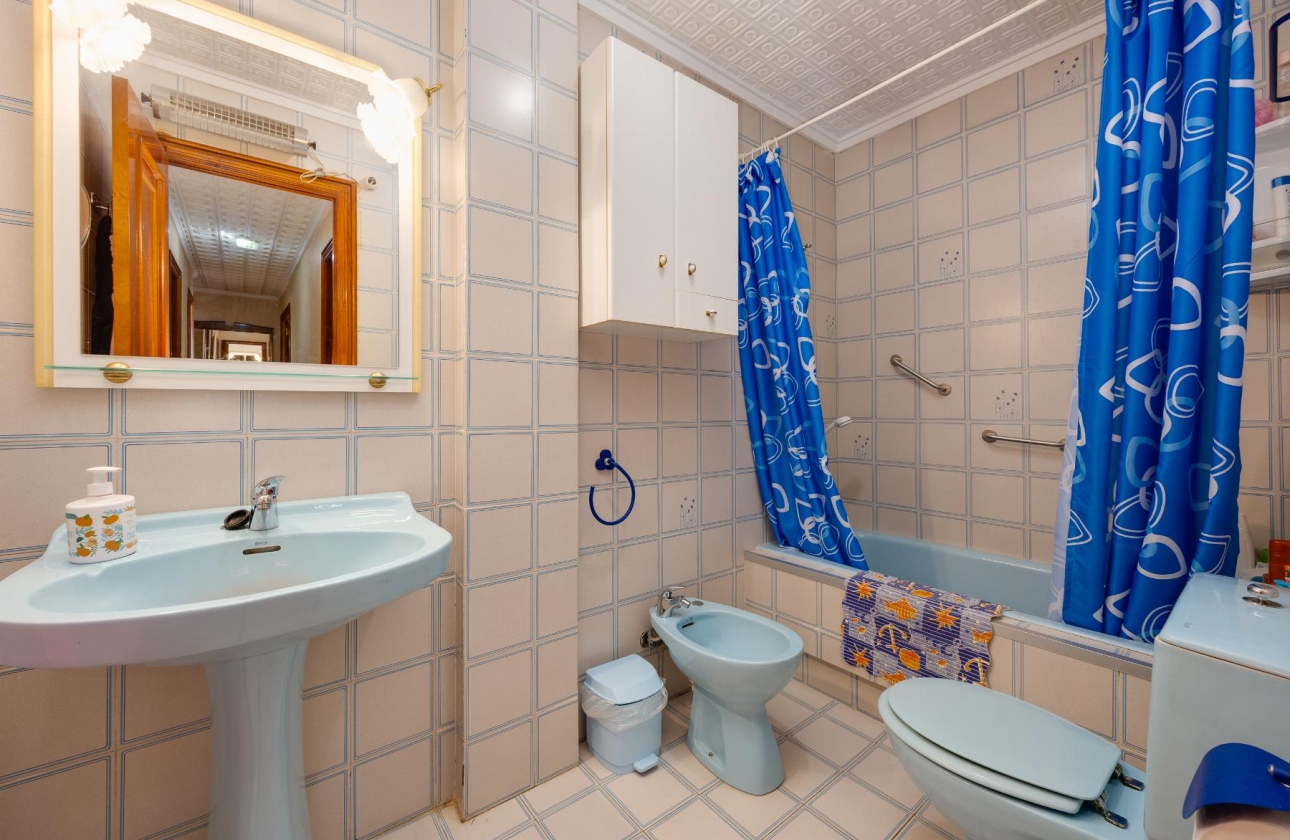 Resale - Apartment - Torrevieja - Acequion
