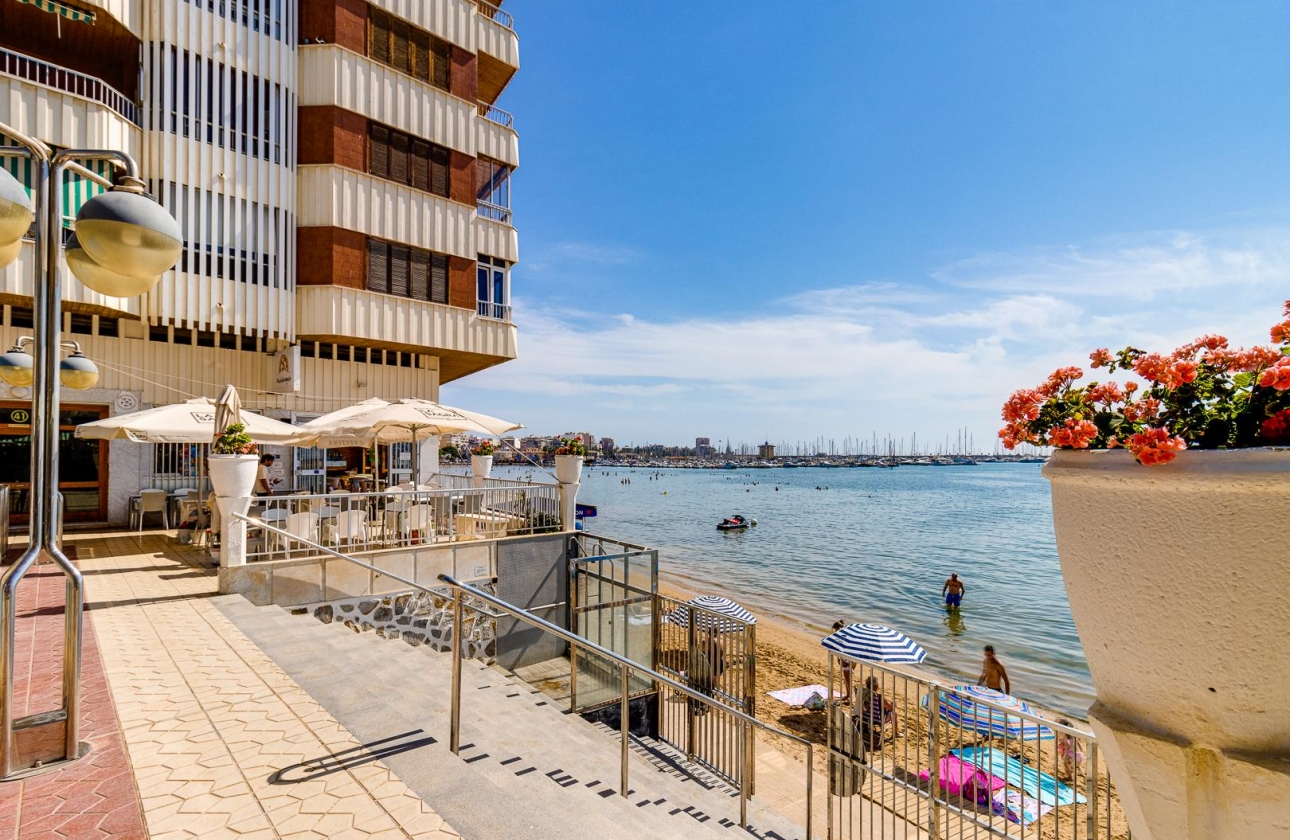 Resale - Apartment - Torrevieja - Acequion