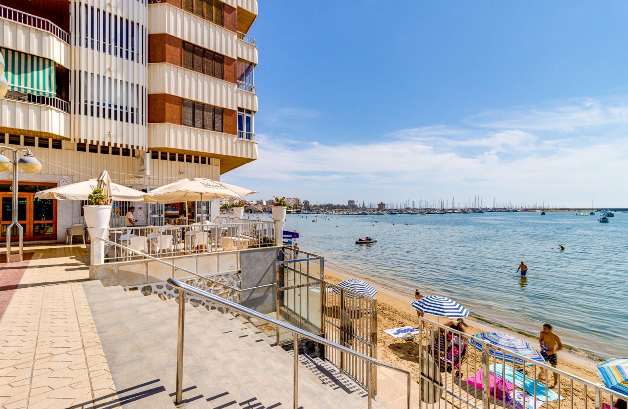 Resale - Apartment - Torrevieja - Acequion