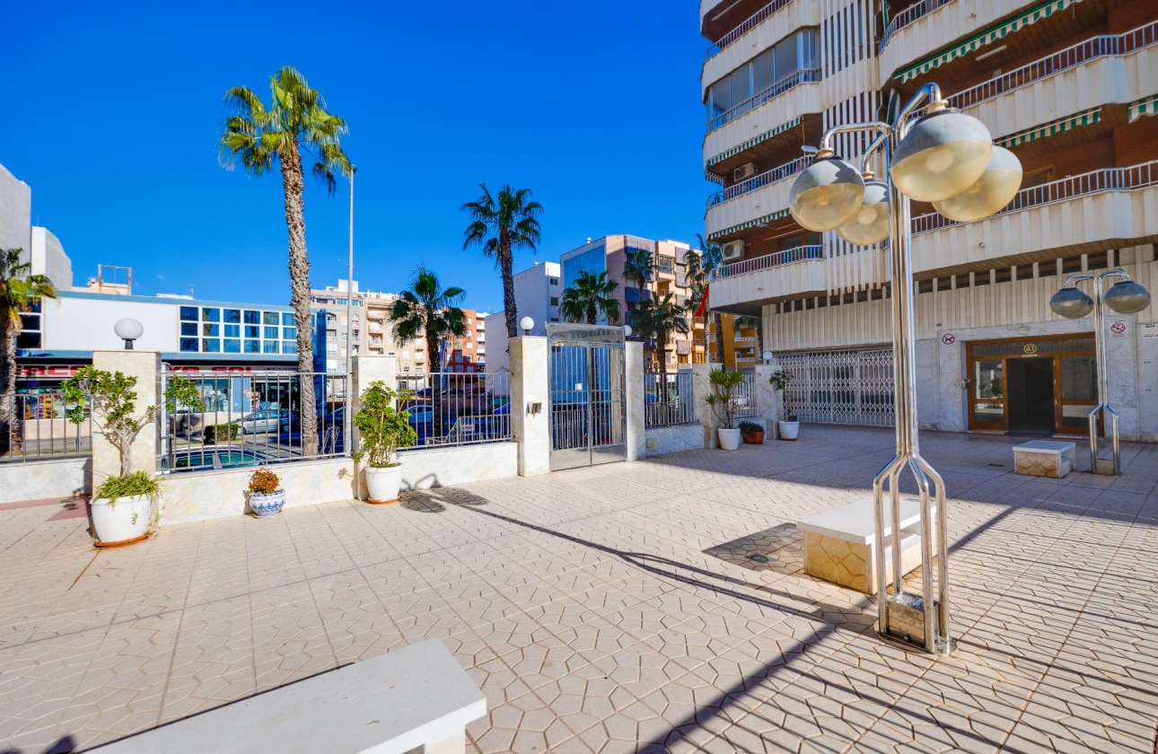 Resale - Apartment - Torrevieja - Acequion
