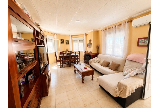 Resale - Villa - Torrevieja - La Siesta - El Salado -  Torreta