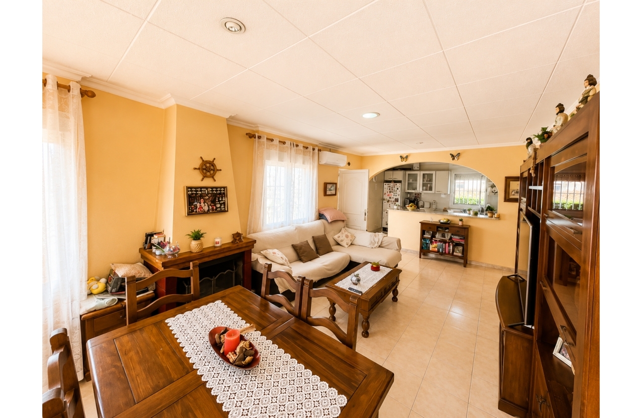Resale - Villa - Torrevieja - La Siesta - El Salado -  Torreta