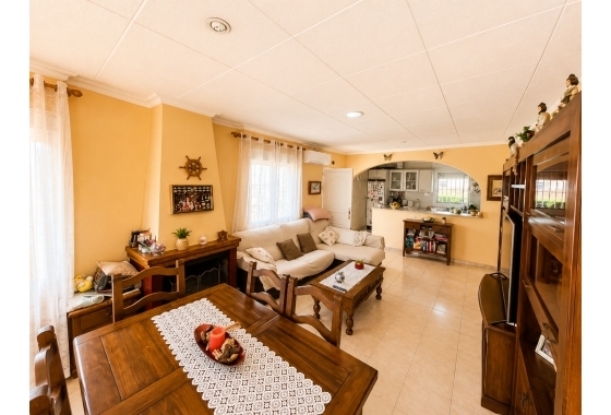 Resale - Villa - Torrevieja - La Siesta - El Salado -  Torreta