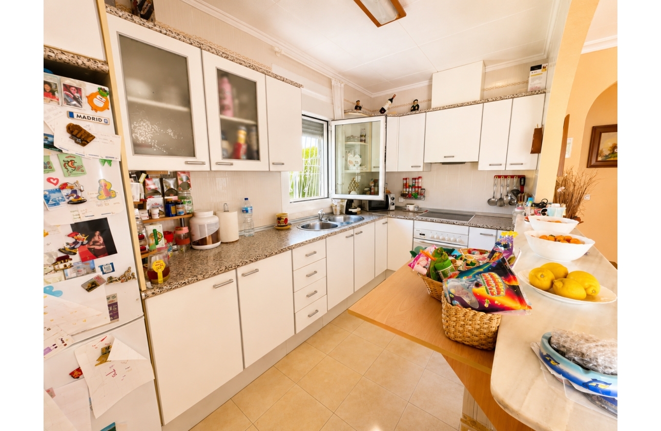 Resale - Villa - Torrevieja - La Siesta - El Salado -  Torreta
