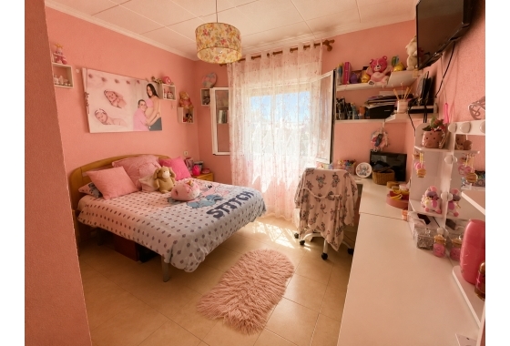Resale - Villa - Torrevieja - La Siesta - El Salado -  Torreta
