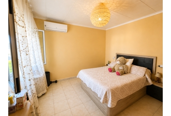 Resale - Villa - Torrevieja - La Siesta - El Salado -  Torreta