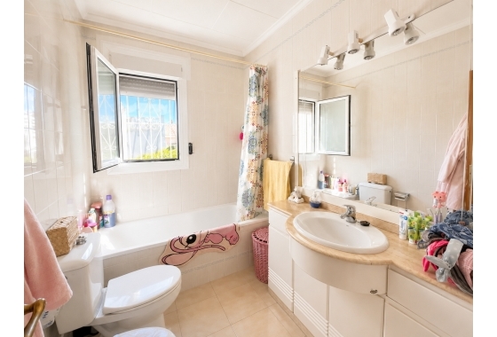 Resale - Villa - Torrevieja - La Siesta - El Salado -  Torreta