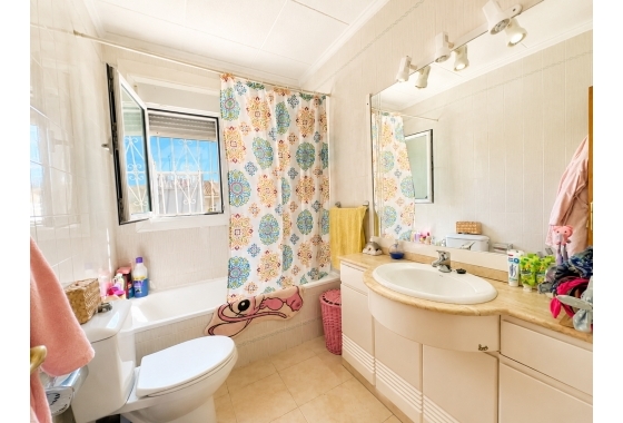 Resale - Villa - Torrevieja - La Siesta - El Salado -  Torreta